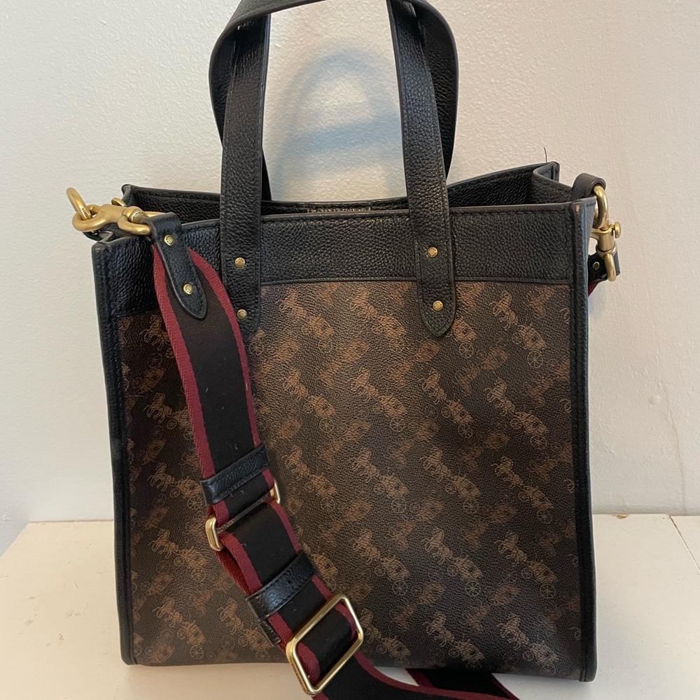 Coach field tote, horse and carriage print